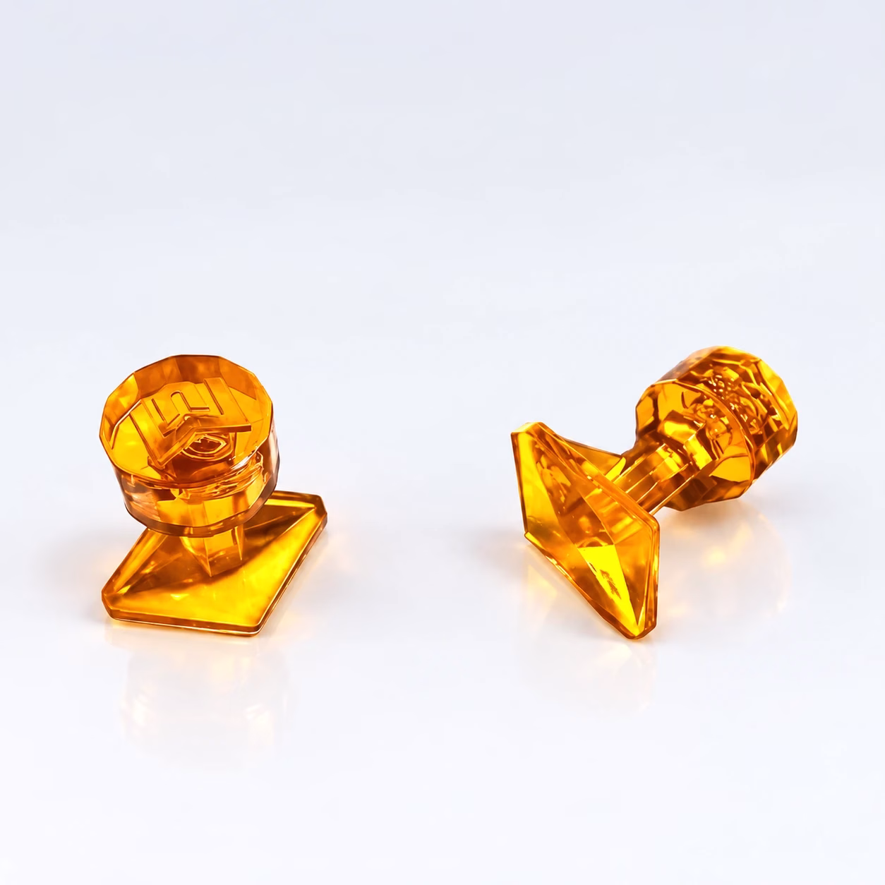 PrismTabs Rhomb 25x15 mm: zwei Klebeadapter mit rautenförmigem Fuß aus transparentem Kunststoff für die Ausbeultechnik